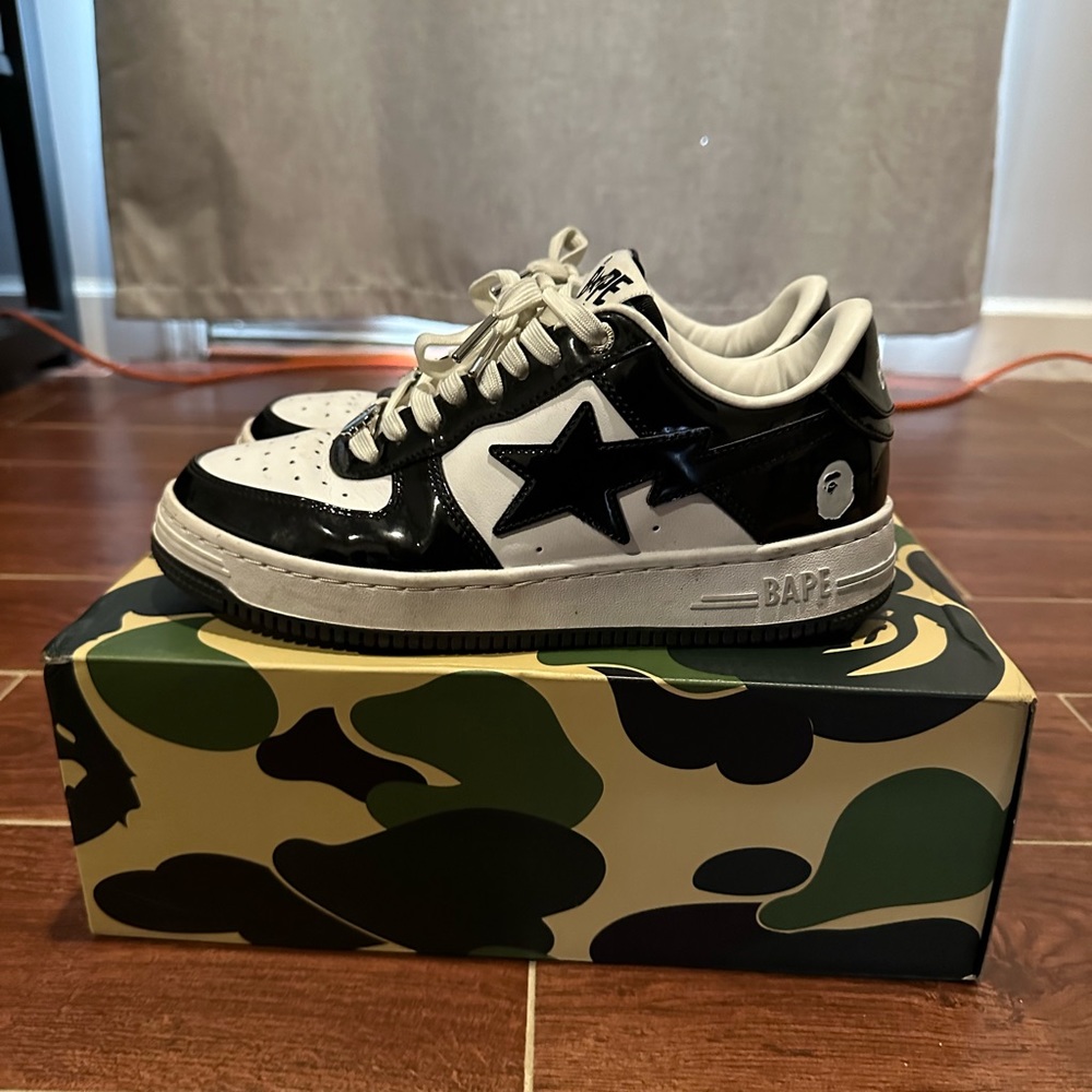 Black and White Patent leather Bapesta.